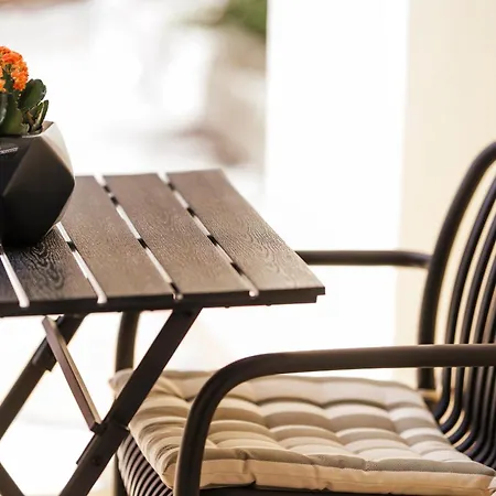Cozy Anastasia-spotless-quiet-free Private Garage Appartement