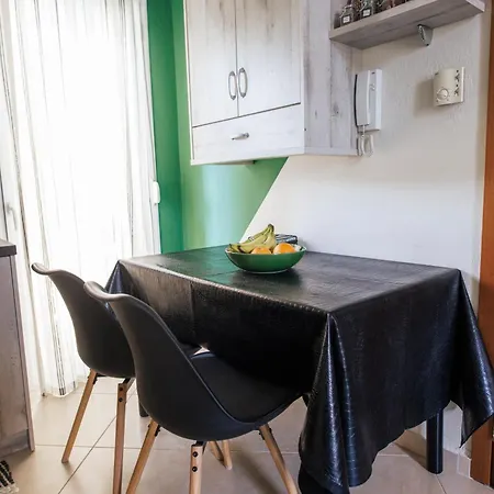 Cozy Anastasia-spotless-quiet-free Private Garage Appartement *